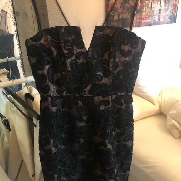 BCBG lace embroidered dress - Picture 3 of 7